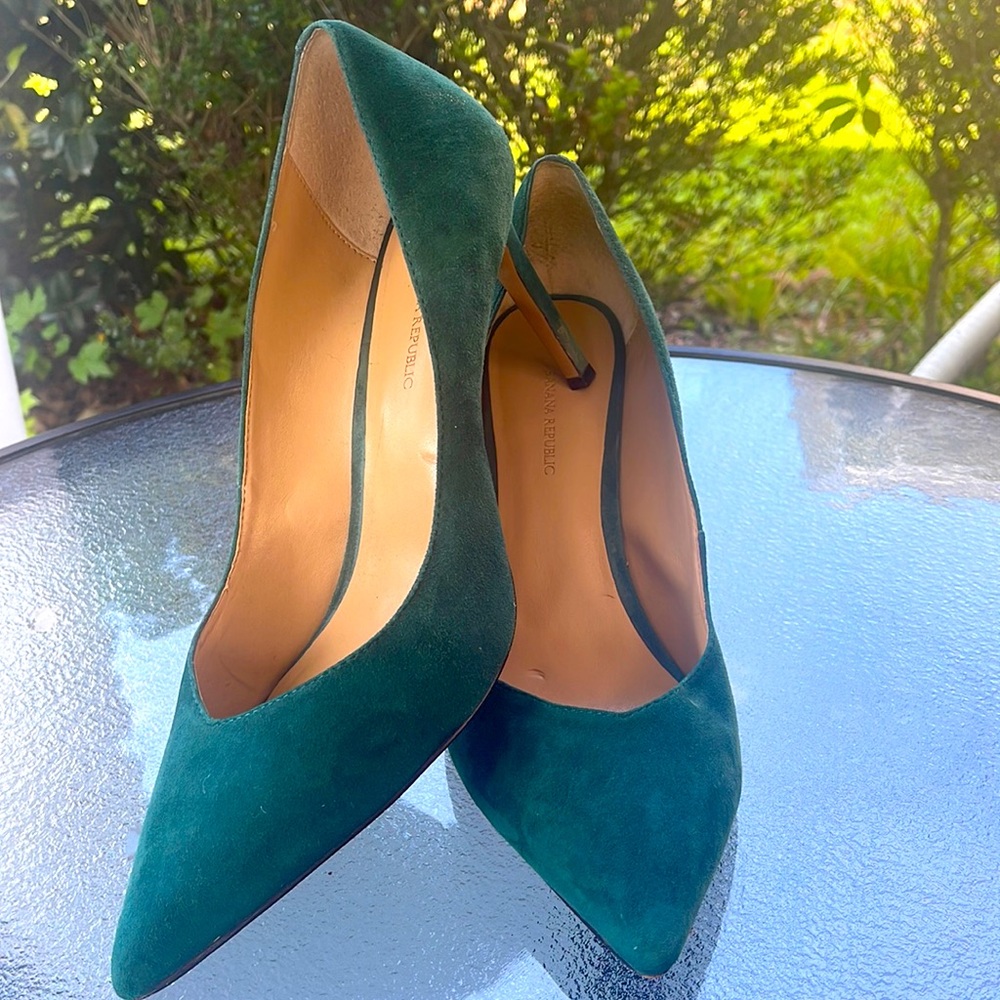 COPY order was canceled-Faux suede, forest Green banana republic heels